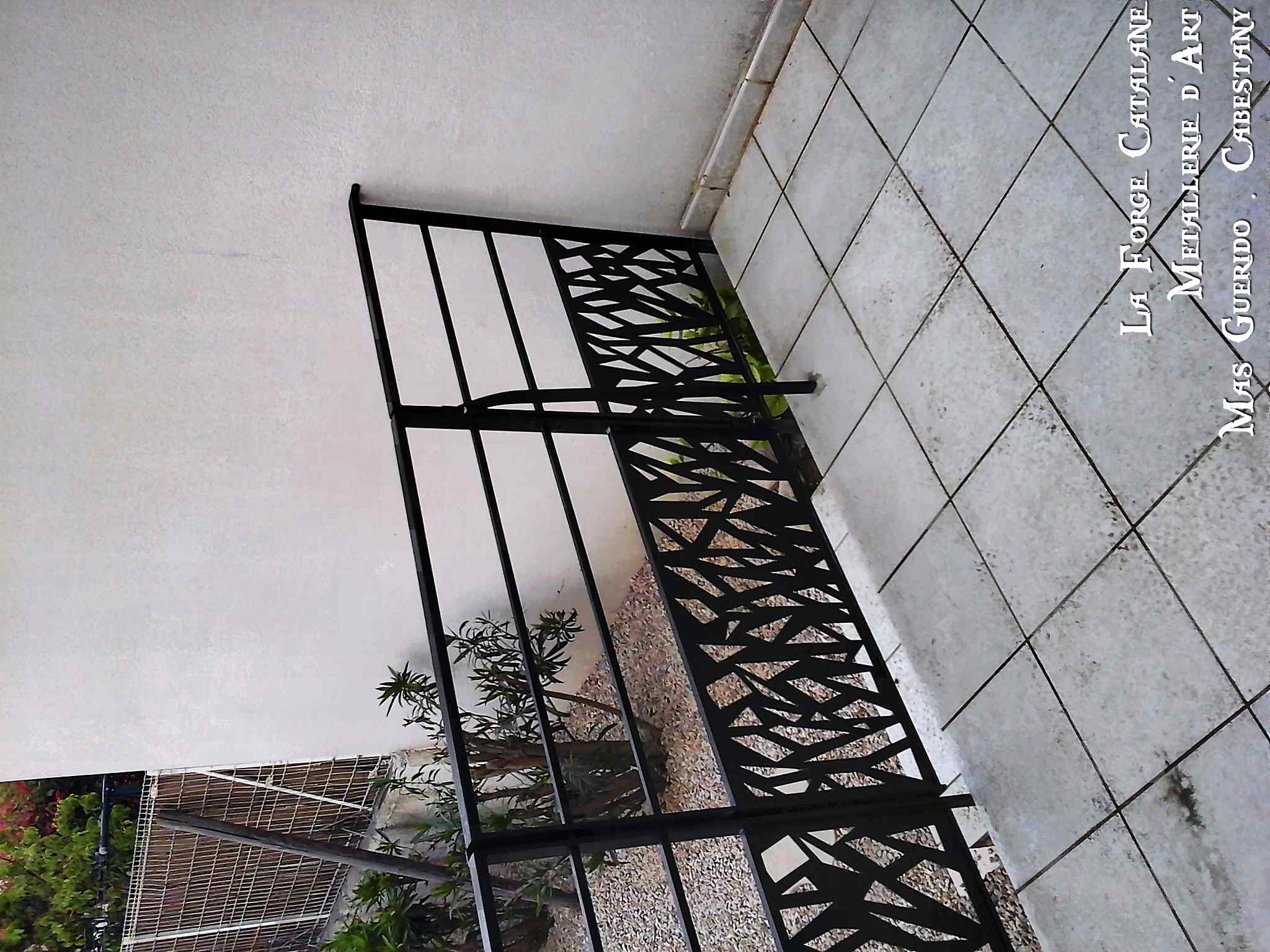 rambarde cloture moderne soubassement decoupe laser fer La Forge Catalane (2).jpg